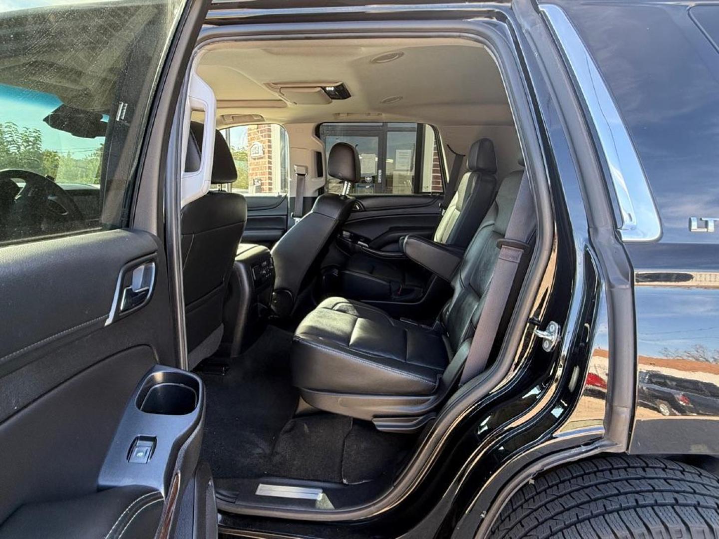 2017 Black CHEVROLET TAHOE 1500 LT (1GNSKBKC3HR) with an 5.3L engine, Automatic transmission, located at 4415 NE 28th St, Haltom City, TX, 76117, (817) 222-9334, 32.795322, -97.280937 - Photo#10