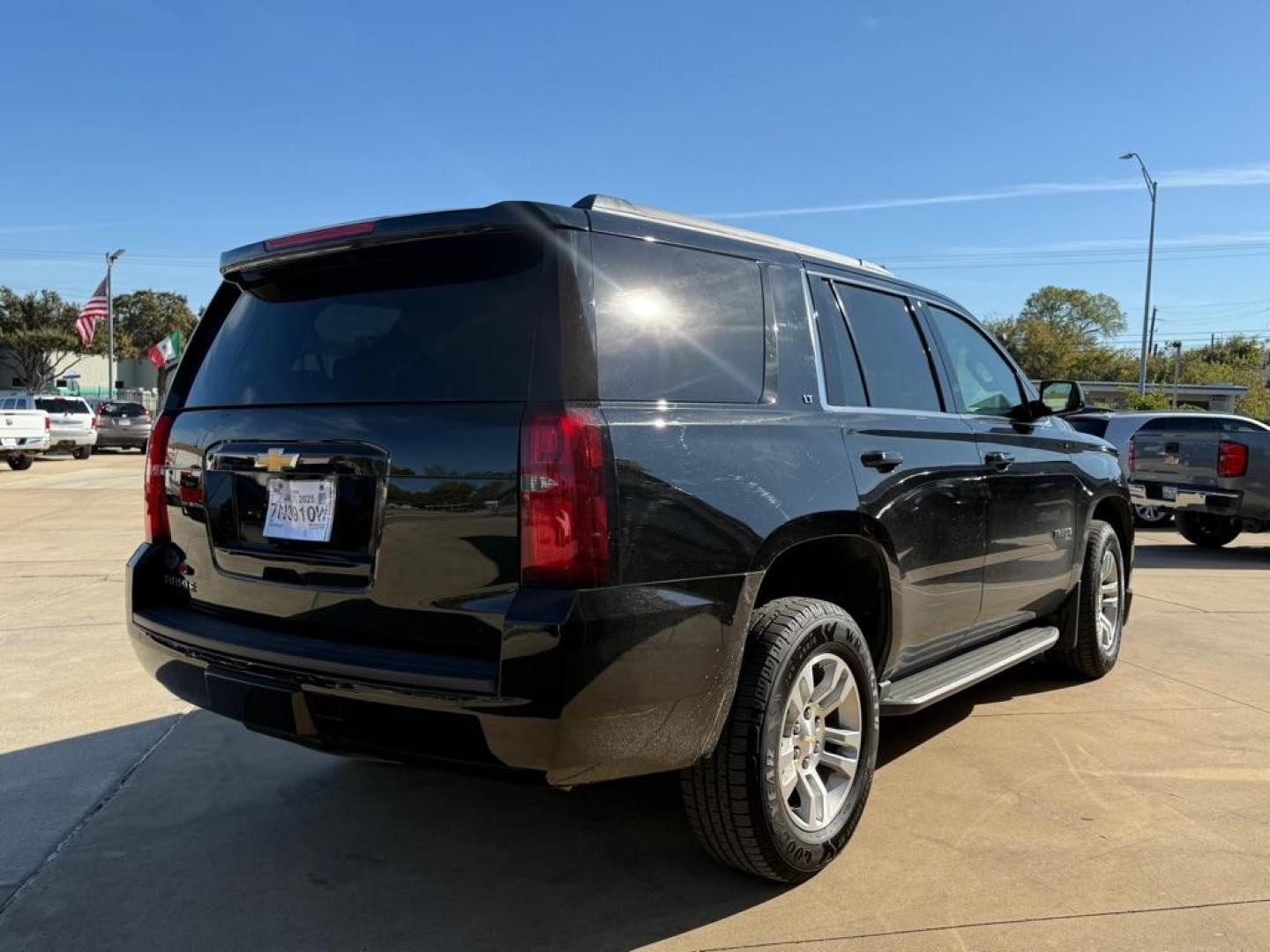 2017 Black CHEVROLET TAHOE 1500 LT (1GNSKBKC3HR) with an 5.3L engine, Automatic transmission, located at 4415 NE 28th St, Haltom City, TX, 76117, (817) 222-9334, 32.795322, -97.280937 - Photo#3