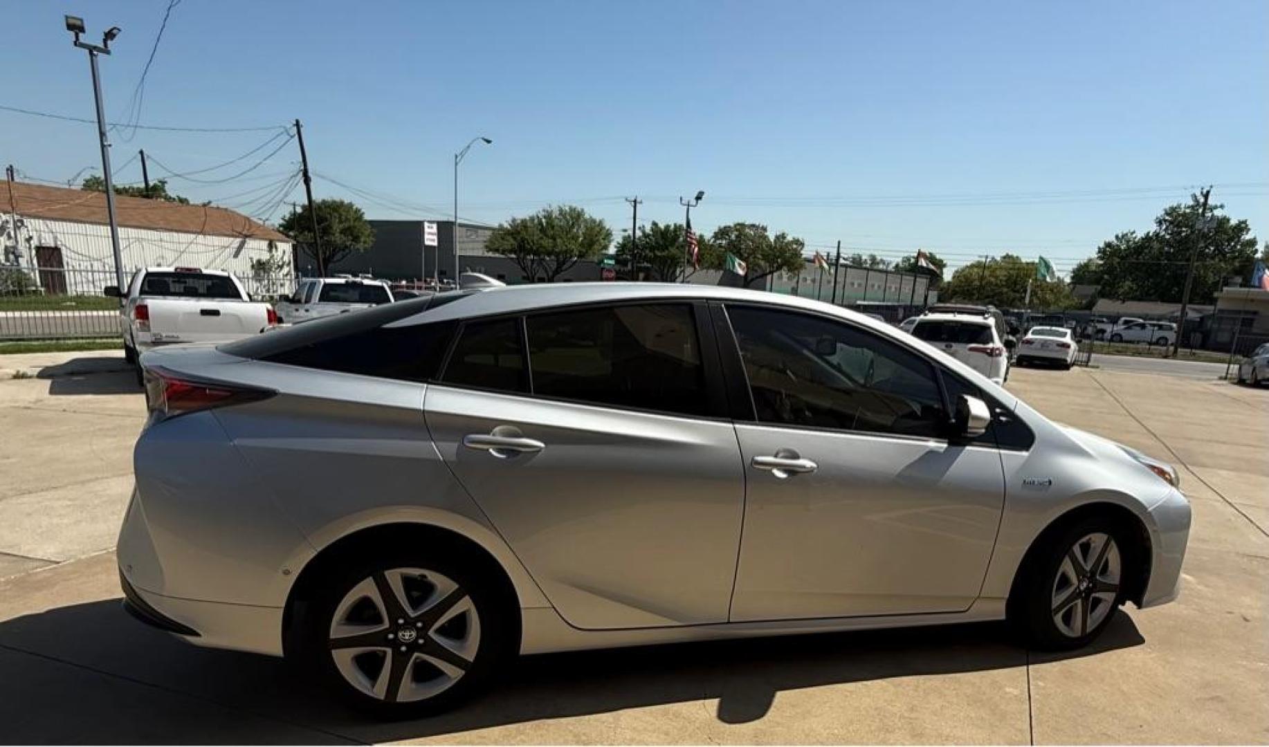 2017 SILVER TOYOTA PRIUS (JTDKARFU0H3) with an 1.8L engine, Continuously Variable transmission, located at 4415 NE 28th St, Haltom City, TX, 76117, (817) 222-9334, 32.795322, -97.280937 - Photo#8