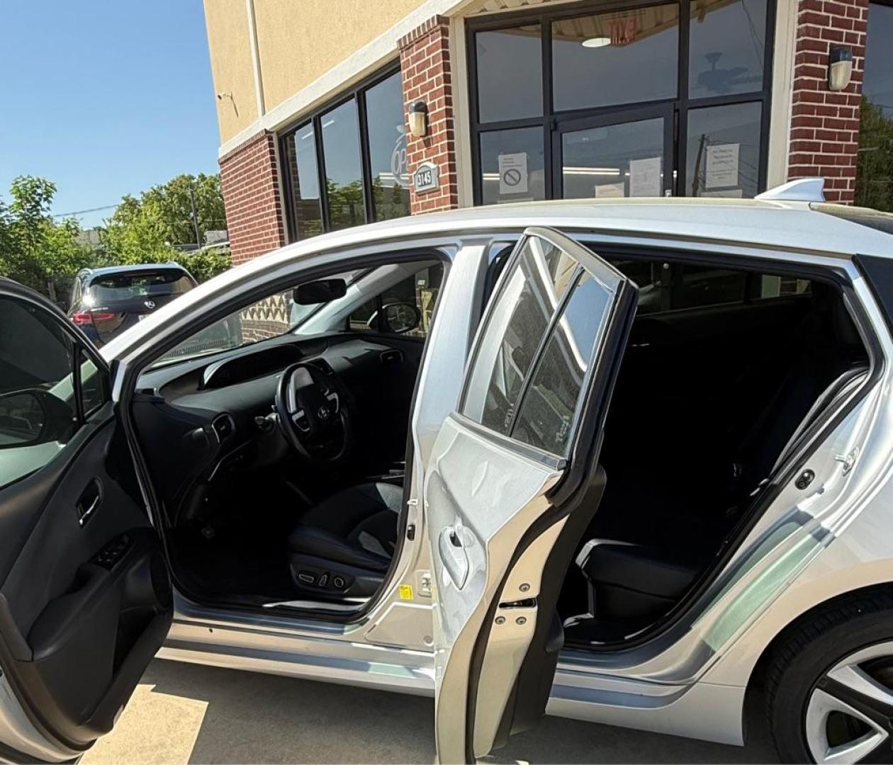 2017 SILVER TOYOTA PRIUS (JTDKARFU0H3) with an 1.8L engine, Continuously Variable transmission, located at 4415 NE 28th St, Haltom City, TX, 76117, (817) 222-9334, 32.795322, -97.280937 - Photo#9