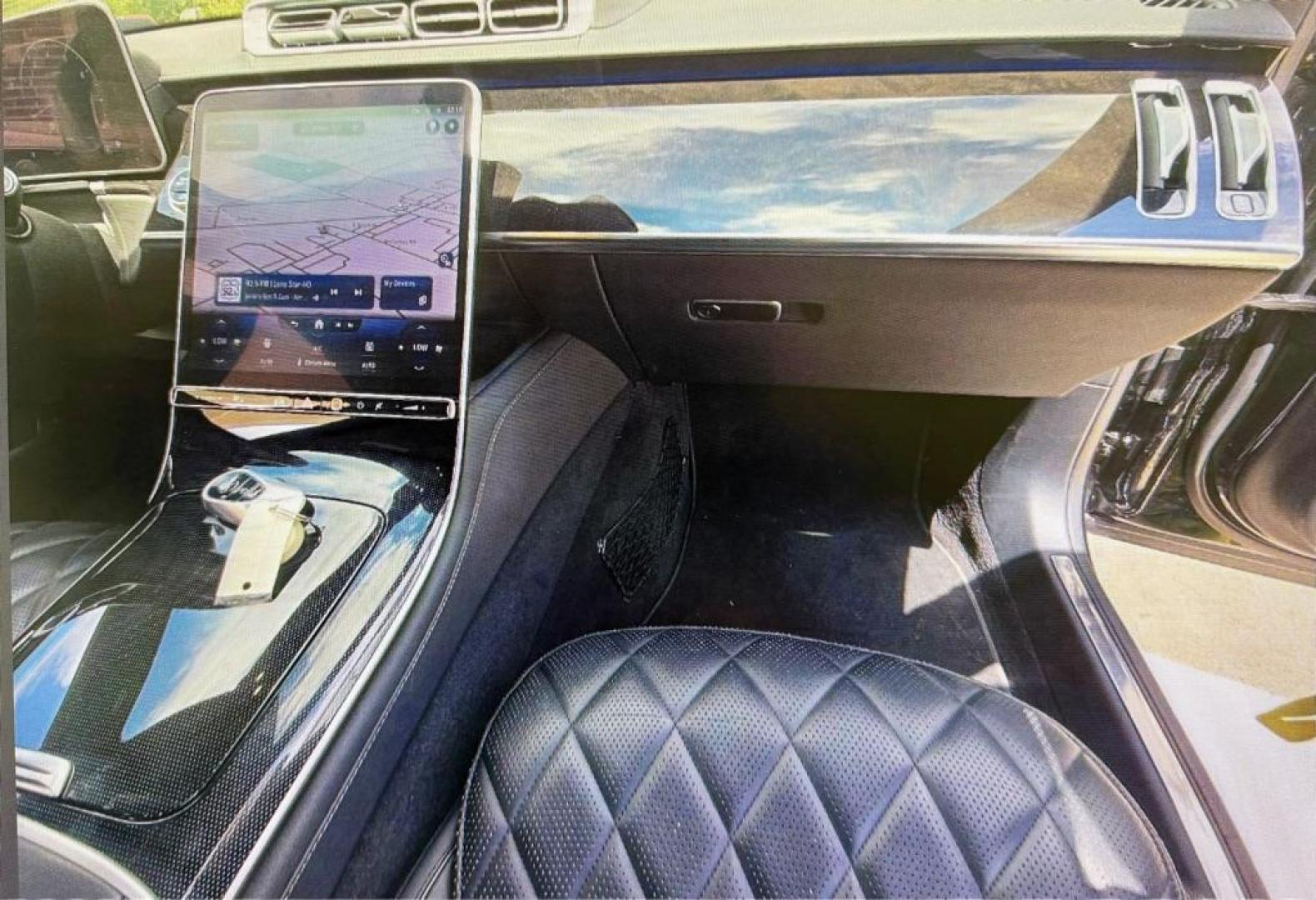 2022 Black MERCEDES-BENZ S-CLASS S580 4MATIC (W1K6G7GB3NA) with an 4.0L engine, Automatic transmission, located at 4415 NE 28th St, Haltom City, TX, 76117, (817) 222-9334, 32.795322, -97.280937 - Photo#5