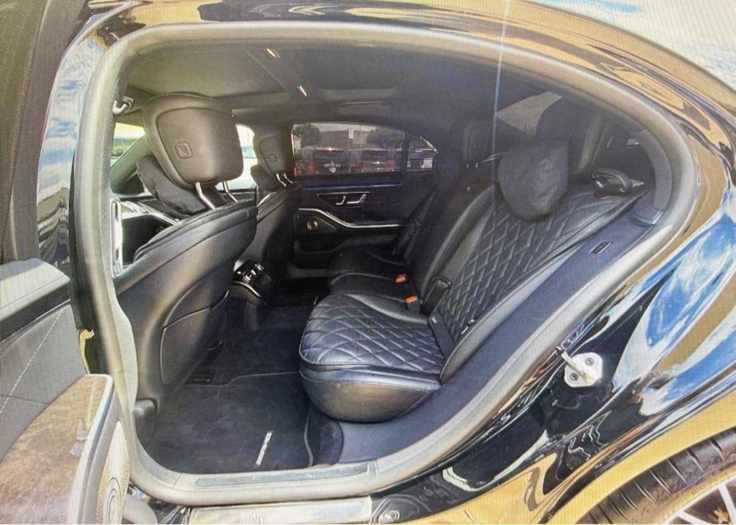 2022 Black MERCEDES-BENZ S-CLASS S580 4MATIC (W1K6G7GB3NA) with an 4.0L engine, Automatic transmission, located at 4415 NE 28th St, Haltom City, TX, 76117, (817) 222-9334, 32.795322, -97.280937 - Photo#9