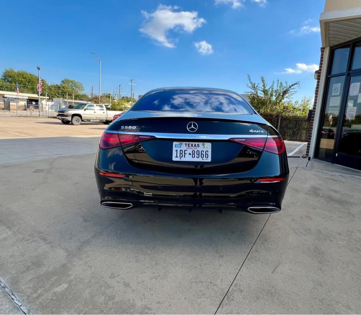 2022 Black MERCEDES-BENZ S-CLASS S580 4MATIC (W1K6G7GB3NA) with an 4.0L engine, Automatic transmission, located at 4415 NE 28th St, Haltom City, TX, 76117, (817) 222-9334, 32.795322, -97.280937 - Photo#2