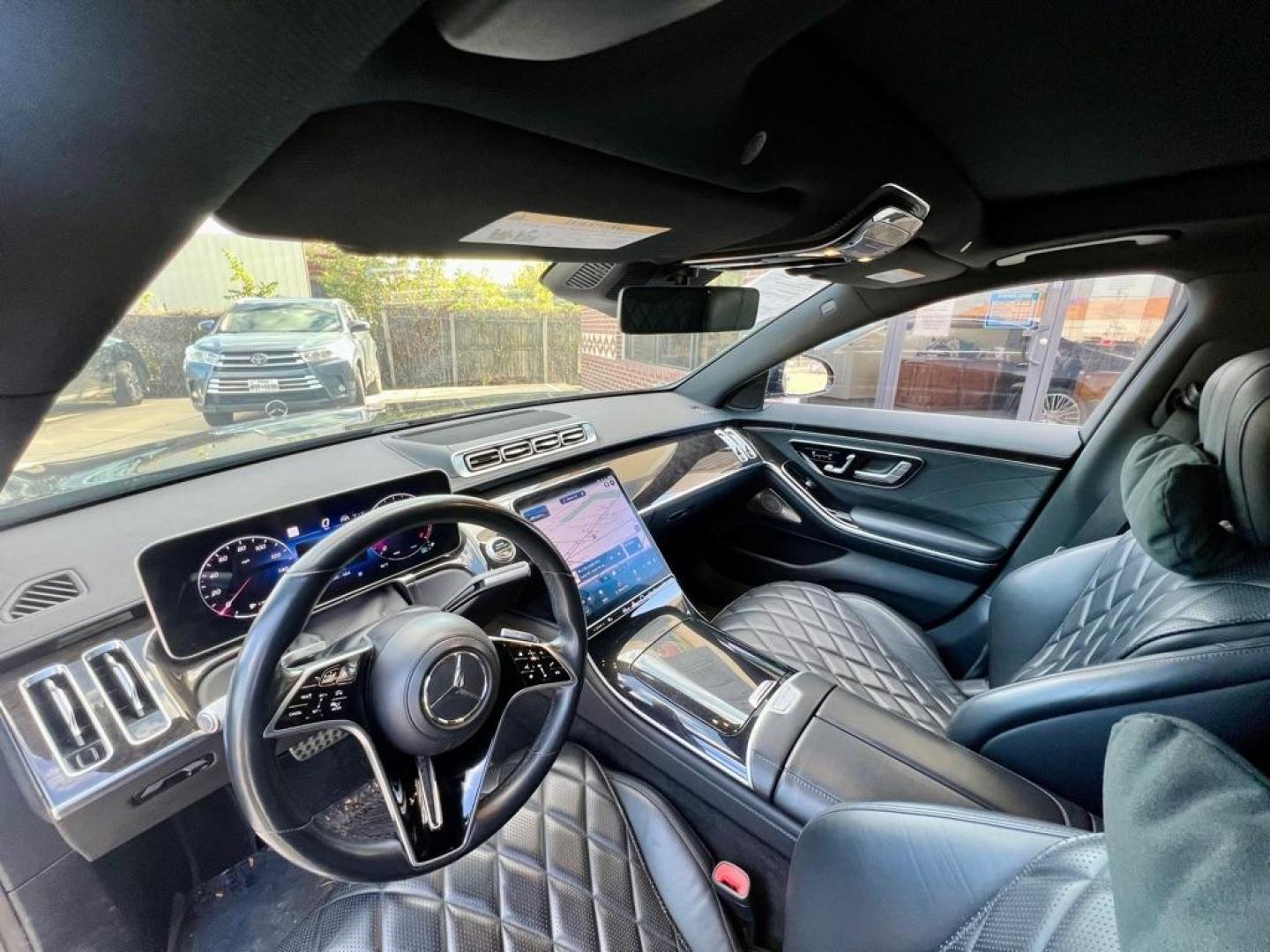 2022 Black MERCEDES-BENZ S-CLASS S580 4MATIC (W1K6G7GB3NA) with an 4.0L engine, Automatic transmission, located at 4415 NE 28th St, Haltom City, TX, 76117, (817) 222-9334, 32.795322, -97.280937 - Photo#4