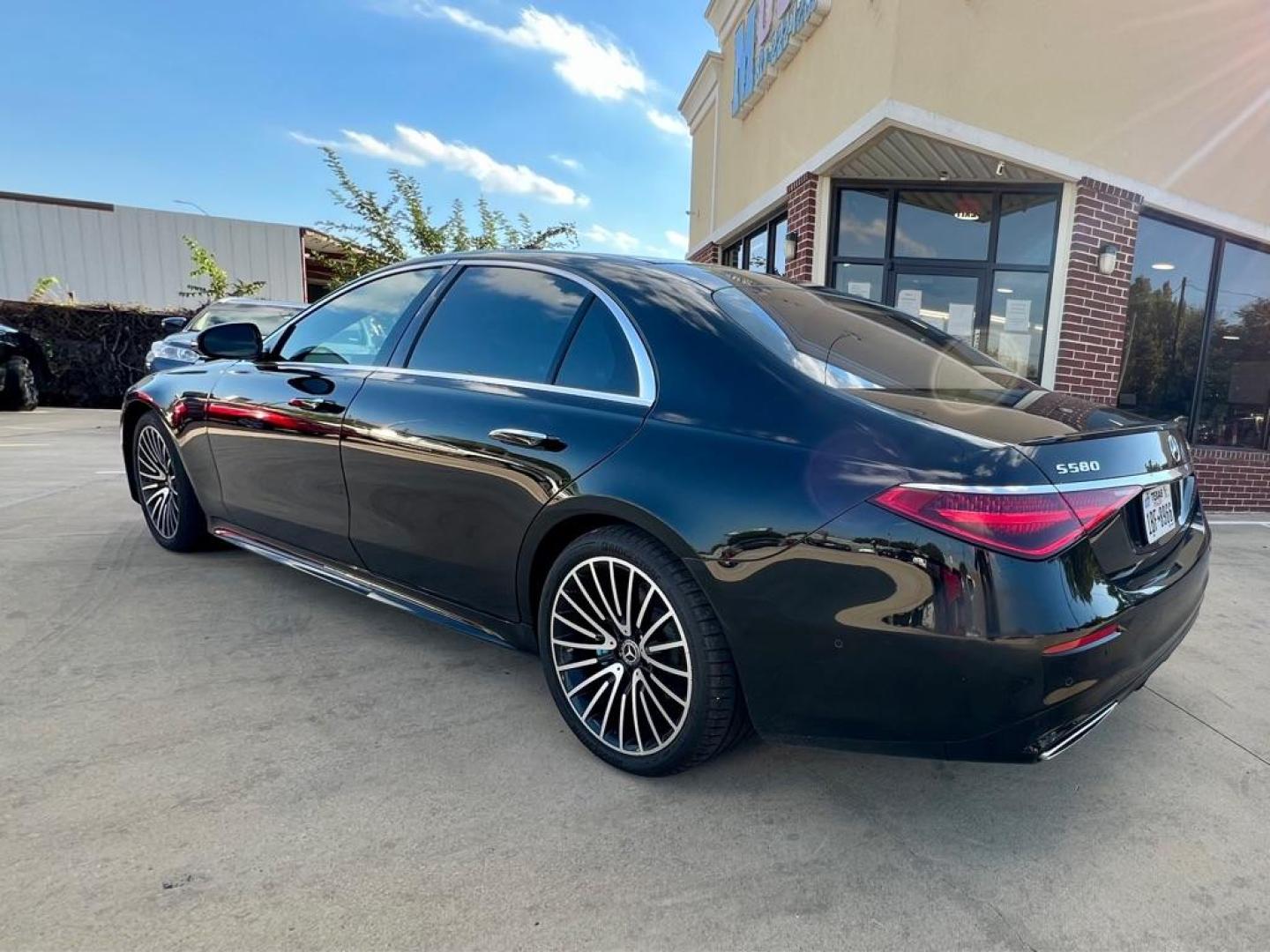 2022 Black MERCEDES-BENZ S-CLASS S580 4MATIC (W1K6G7GB3NA) with an 4.0L engine, Automatic transmission, located at 4415 NE 28th St, Haltom City, TX, 76117, (817) 222-9334, 32.795322, -97.280937 - Photo#13