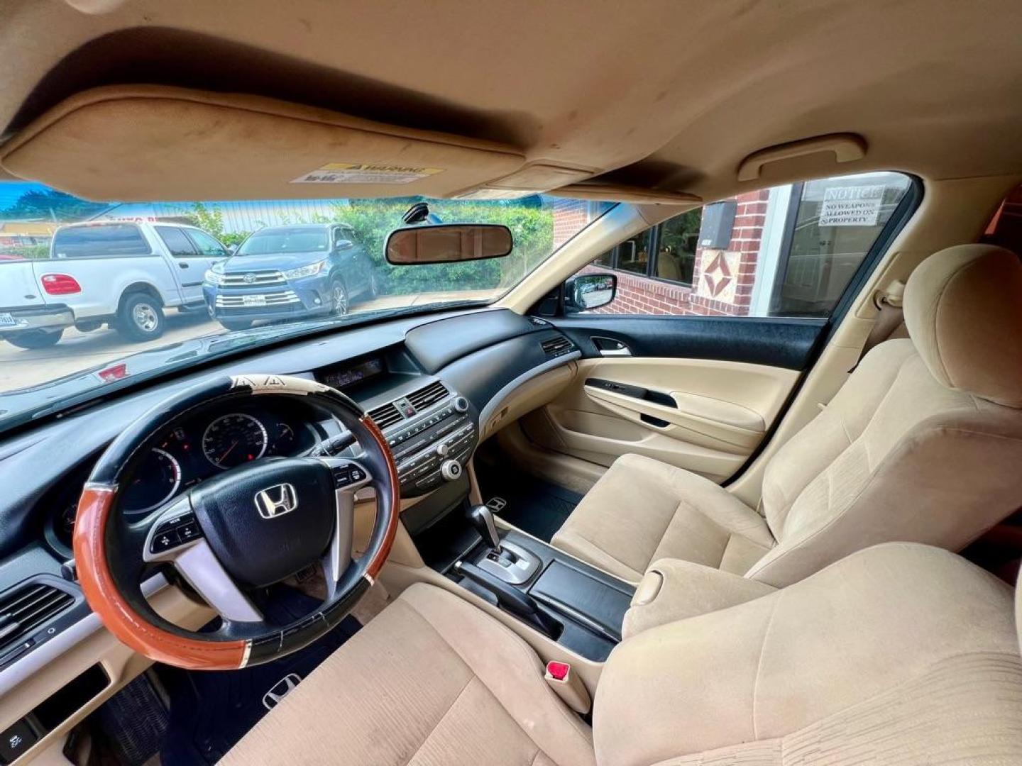 2011 Black HONDA ACCORD LX (1HGCP2F34BA) with an 2.4L engine, Automatic transmission, located at 4415 NE 28th St, Haltom City, TX, 76117, (817) 222-9334, 32.795322, -97.280937 - Photo#6
