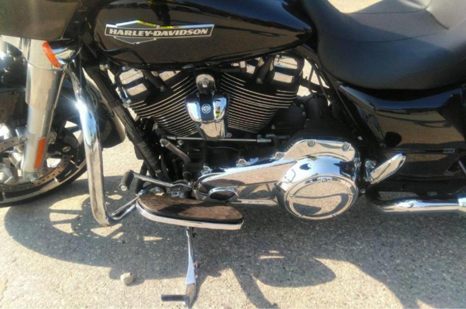 2023 Black HARLEY-DAVIDSON FLHX (1HD1KBC13PB) , Automatic transmission, located at 4415 NE 28th St, Haltom City, TX, 76117, (817) 222-9334, 32.795322, -97.280937 - Photo#4