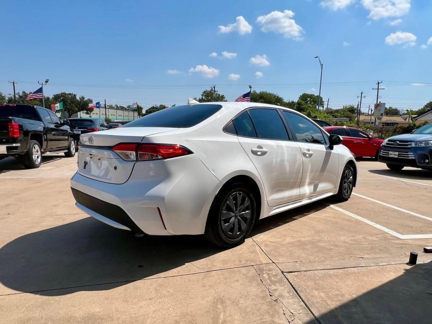 2021 White TOYOTA COROLLA L (5YFDPMAE7MP) with an 1.8L engine, Continuously Variable transmission, located at 4415 NE 28th St, Haltom City, TX, 76117, (817) 222-9334, 32.795322, -97.280937 - Photo#5