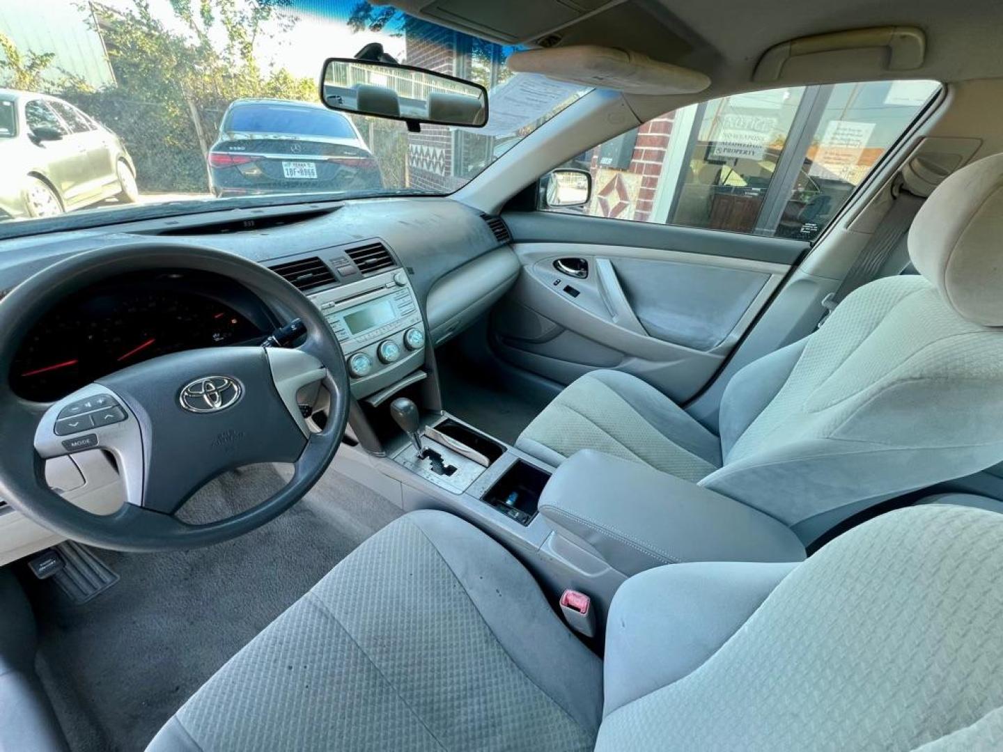 2008 Gray TOYOTA CAMRY CE (4T1BE46K28U) with an 2.4L engine, Automatic transmission, located at 4415 NE 28th St, Haltom City, TX, 76117, (817) 222-9334, 32.795322, -97.280937 - Photo#6
