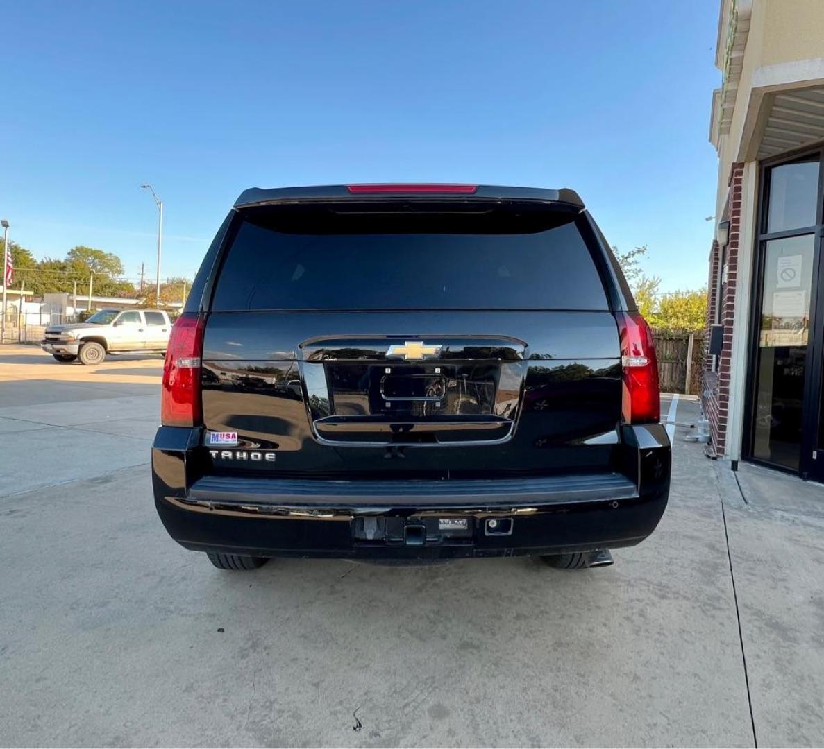 2016 Black CHEVROLET TAHOE 1500 LS (1GNSCAKC5GR) with an 5.3L engine, Automatic transmission, located at 4415 NE 28th St, Haltom City, TX, 76117, (817) 222-9334, 32.795322, -97.280937 - Photo#4