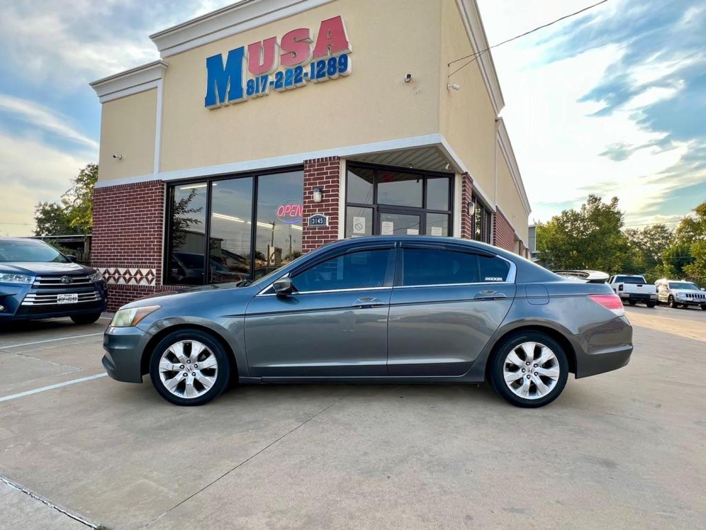 2011 Gray HONDA ACCORD LX (1HGCP2F37BA) with an 2.4L engine, Automatic transmission, located at 4415 NE 28th St, Haltom City, TX, 76117, (817) 222-9334, 32.795322, -97.280937 - Photo#2