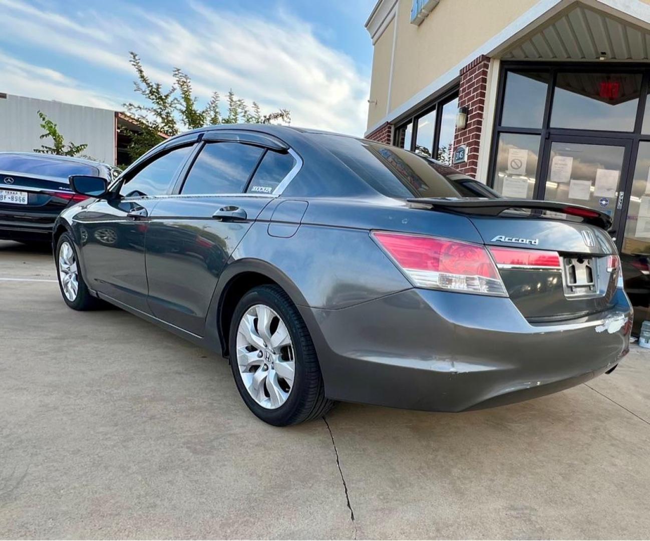 2011 Gray HONDA ACCORD LX (1HGCP2F37BA) with an 2.4L engine, Automatic transmission, located at 4415 NE 28th St, Haltom City, TX, 76117, (817) 222-9334, 32.795322, -97.280937 - Photo#3