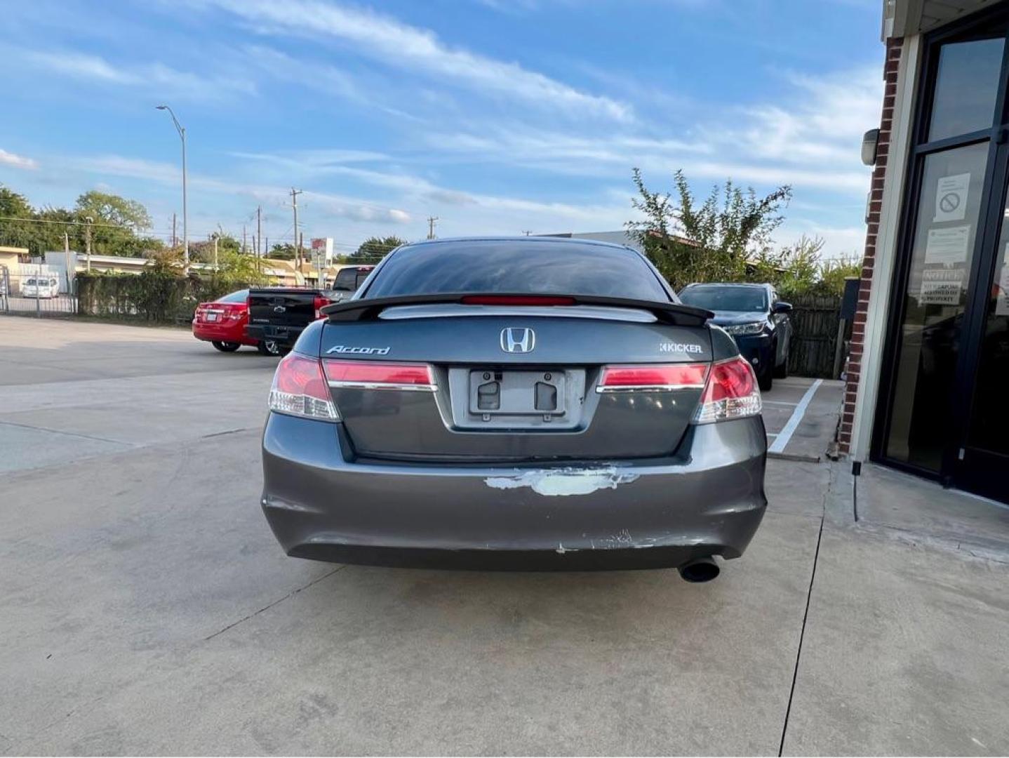 2011 Gray HONDA ACCORD LX (1HGCP2F37BA) with an 2.4L engine, Automatic transmission, located at 4415 NE 28th St, Haltom City, TX, 76117, (817) 222-9334, 32.795322, -97.280937 - Photo#4
