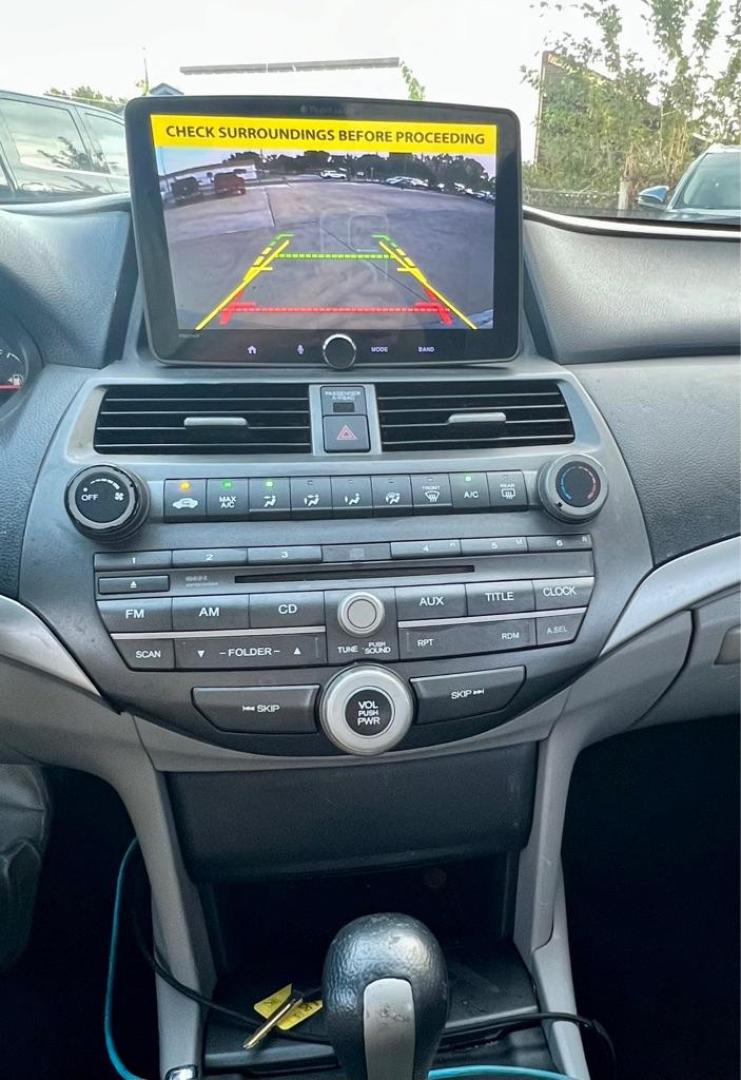 2011 Gray HONDA ACCORD LX (1HGCP2F37BA) with an 2.4L engine, Automatic transmission, located at 4415 NE 28th St, Haltom City, TX, 76117, (817) 222-9334, 32.795322, -97.280937 - Photo#8