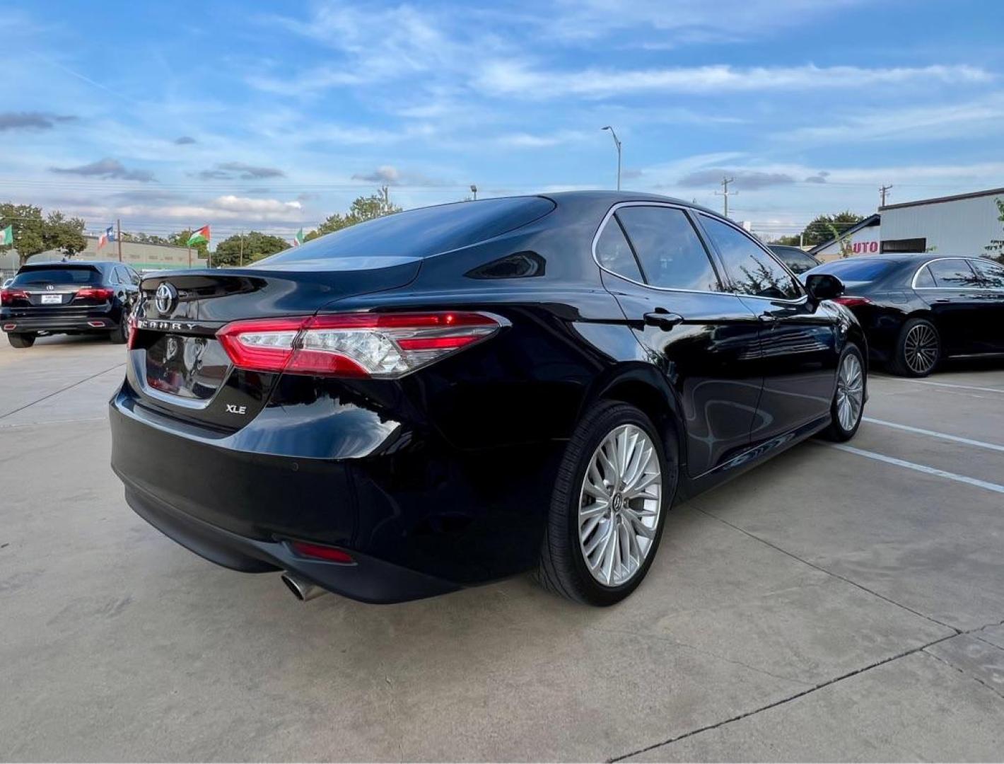 2018 Black TOYOTA CAMRY L (4T1B11HK0JU) with an 2.5L engine, Automatic transmission, located at 4415 NE 28th St, Haltom City, TX, 76117, (817) 222-9334, 32.795322, -97.280937 - Photo#5