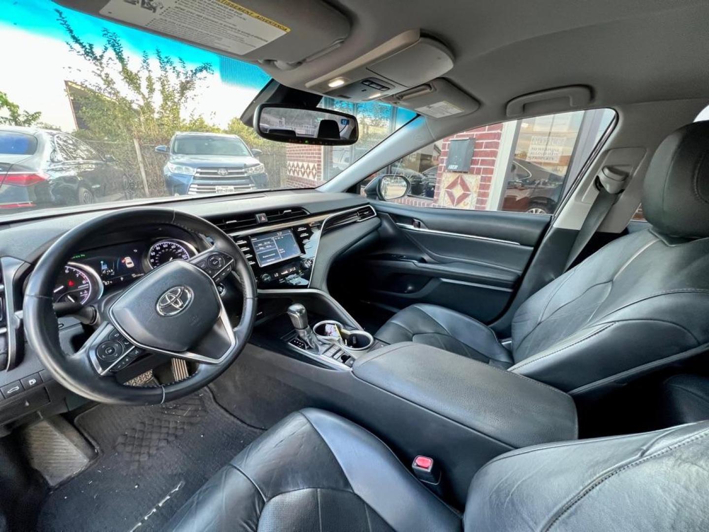 2018 Black TOYOTA CAMRY L (4T1B11HK0JU) with an 2.5L engine, Automatic transmission, located at 4415 NE 28th St, Haltom City, TX, 76117, (817) 222-9334, 32.795322, -97.280937 - Photo#6