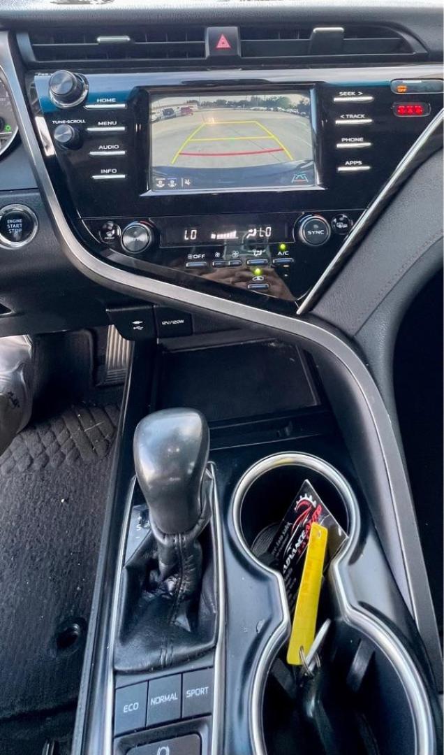 2018 Black TOYOTA CAMRY L (4T1B11HK0JU) with an 2.5L engine, Automatic transmission, located at 4415 NE 28th St, Haltom City, TX, 76117, (817) 222-9334, 32.795322, -97.280937 - Photo#8