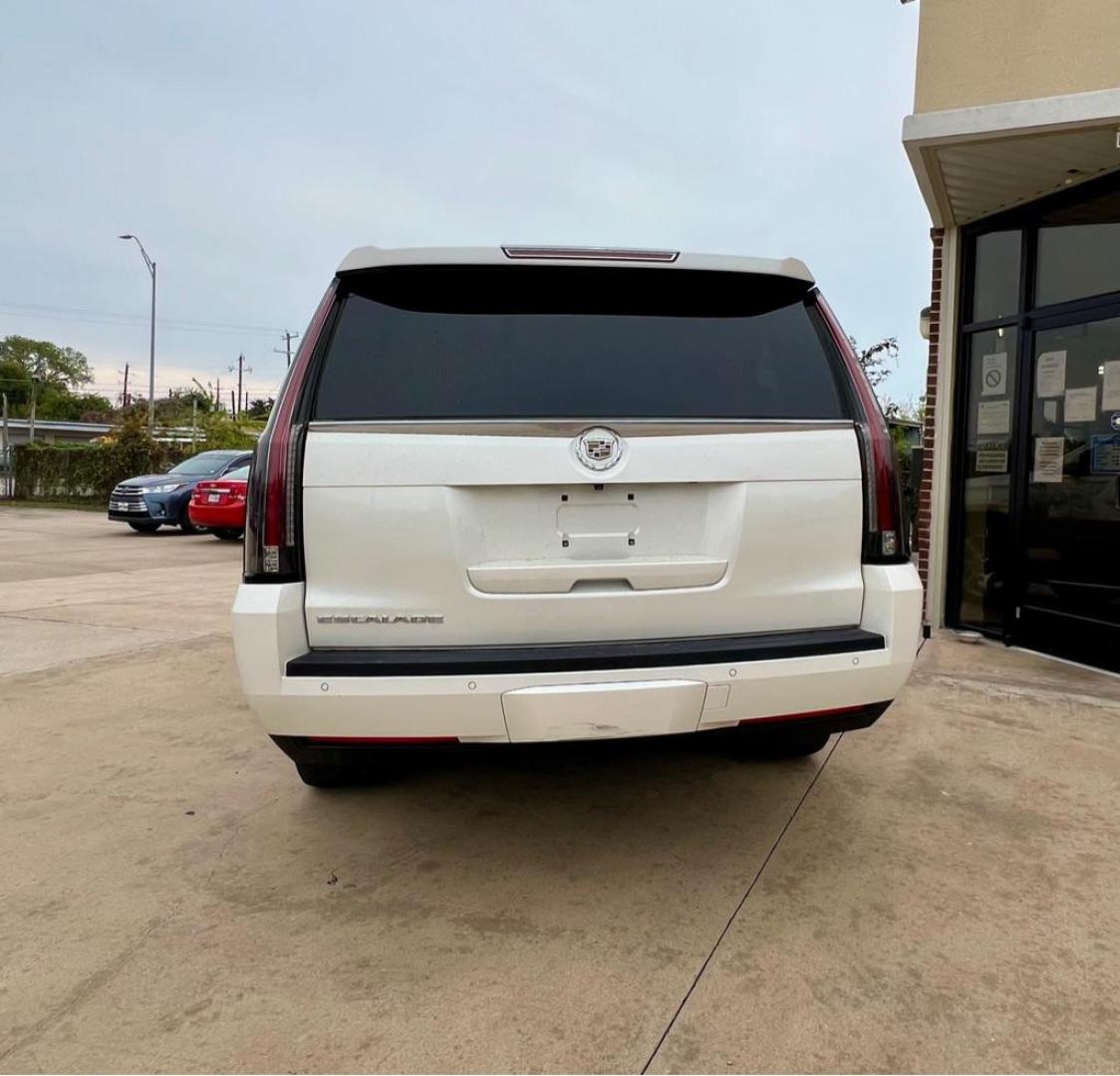 2015 White CADILLAC ESCALADE ESV LUXURY (1GYS3HKJ7FR) with an 6.2L engine, Automatic transmission, located at 4415 NE 28th St, Haltom City, TX, 76117, (817) 222-9334, 32.795322, -97.280937 - Photo#4