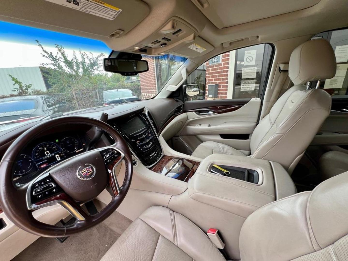 2015 White CADILLAC ESCALADE ESV LUXURY (1GYS3HKJ7FR) with an 6.2L engine, Automatic transmission, located at 4415 NE 28th St, Haltom City, TX, 76117, (817) 222-9334, 32.795322, -97.280937 - Photo#6