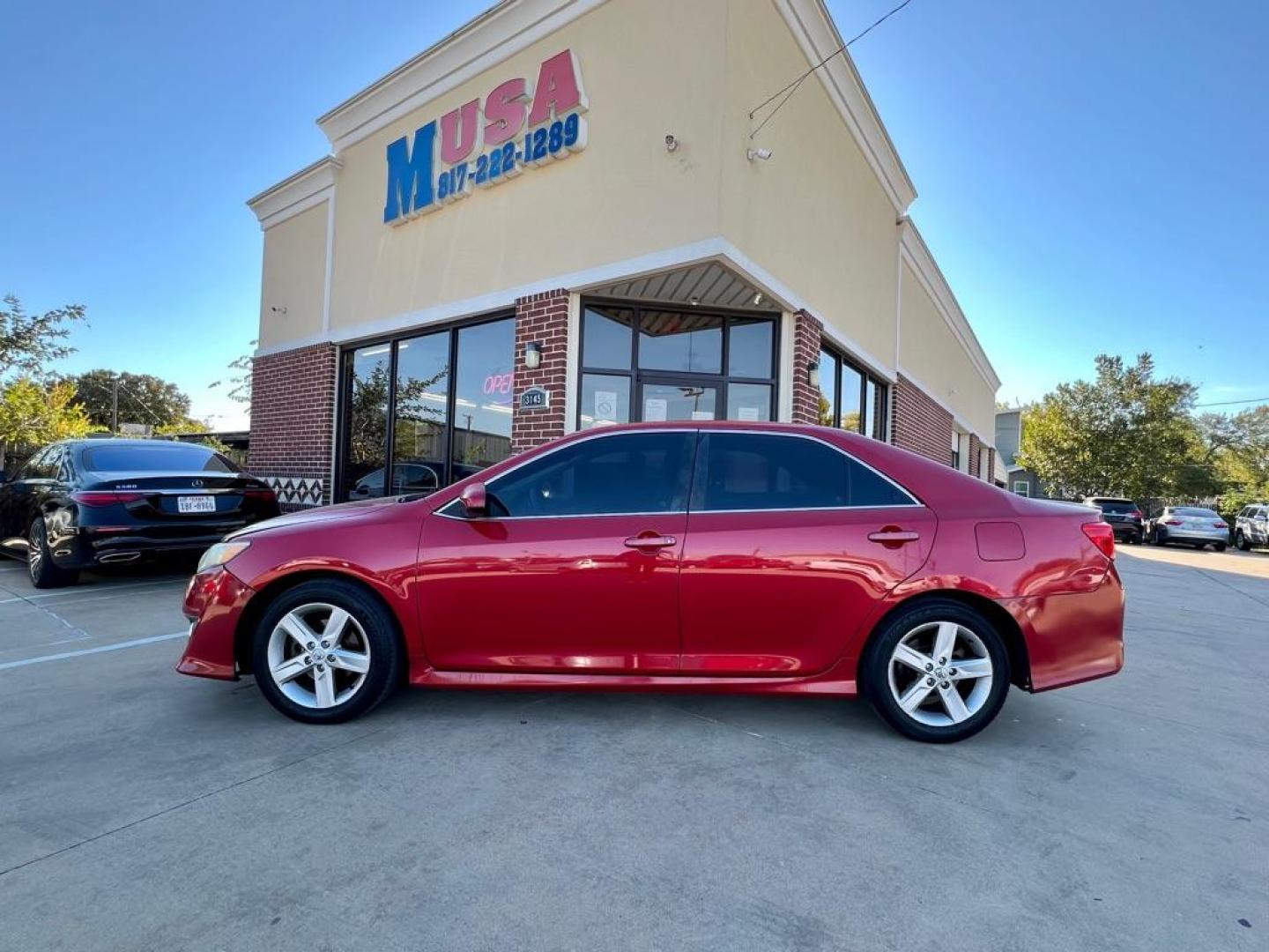 2014 Red TOYOTA CAMRY L (4T1BF1FK5EU) with an 2.5L engine, Automatic transmission, located at 4415 NE 28th St, Haltom City, TX, 76117, (817) 222-9334, 32.795322, -97.280937 - Photo#2