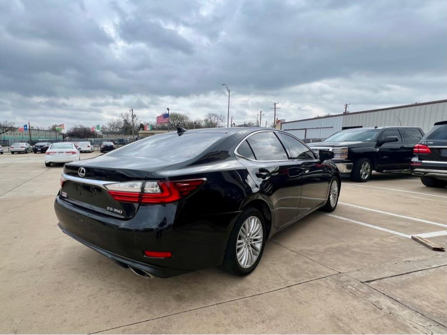 2016 Black LEXUS ES 350 (58ABK1GG7GU) with an 3.5L engine, Automatic transmission, located at 4415 NE 28th St, Haltom City, TX, 76117, (817) 222-9334, 32.795322, -97.280937 - Photo#4