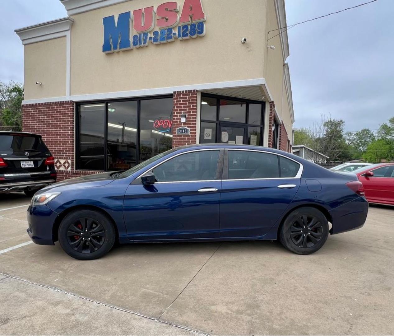 2014 Blue HONDA ACCORD LX (1HGCR2F33EA) with an 2.4L engine, Continuously Variable transmission, located at 4415 NE 28th St, Haltom City, TX, 76117, (817) 222-9334, 32.795322, -97.280937 - Photo#2