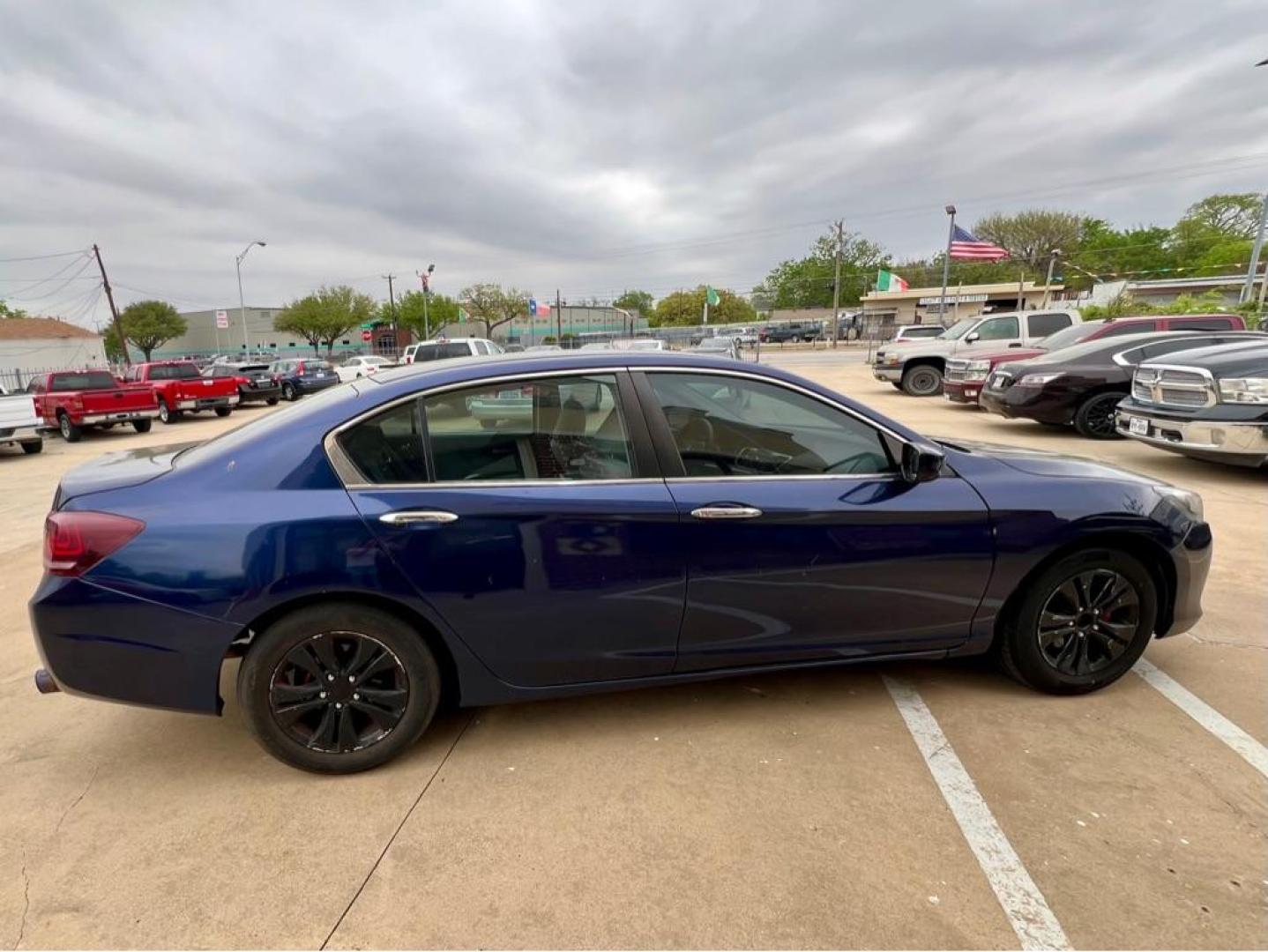2014 Blue HONDA ACCORD LX (1HGCR2F33EA) with an 2.4L engine, Continuously Variable transmission, located at 4415 NE 28th St, Haltom City, TX, 76117, (817) 222-9334, 32.795322, -97.280937 - Photo#5