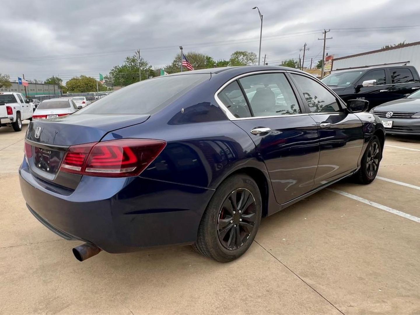 2014 Blue HONDA ACCORD LX (1HGCR2F33EA) with an 2.4L engine, Continuously Variable transmission, located at 4415 NE 28th St, Haltom City, TX, 76117, (817) 222-9334, 32.795322, -97.280937 - Photo#6