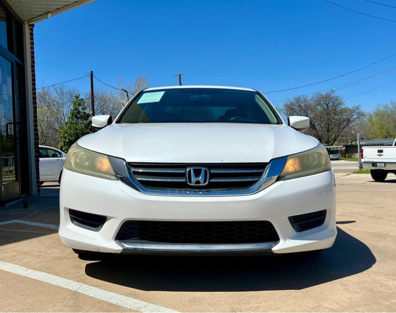 2015 White HONDA ACCORD LX (1HGCR2F3XFA) with an 2.4L engine, Continuously Variable transmission, located at 4415 NE 28th St, Haltom City, TX, 76117, (817) 222-9334, 32.795322, -97.280937 - Photo#1