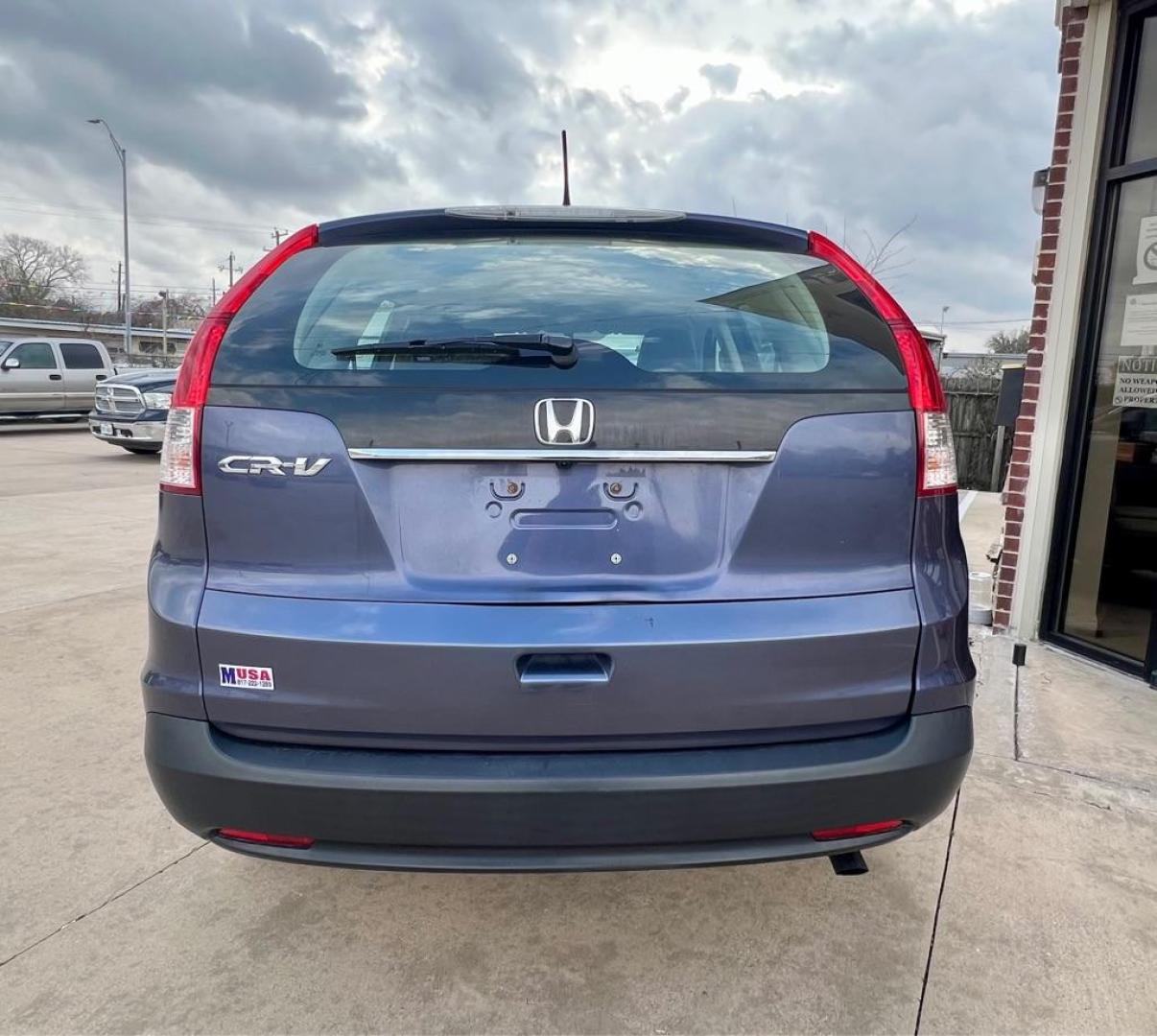 2013 Blue HONDA CR-V LX (3CZRM3H33DG) with an 2.4L engine, Automatic transmission, located at 4415 NE 28th St, Haltom City, TX, 76117, (817) 222-9334, 32.795322, -97.280937 - Photo#3