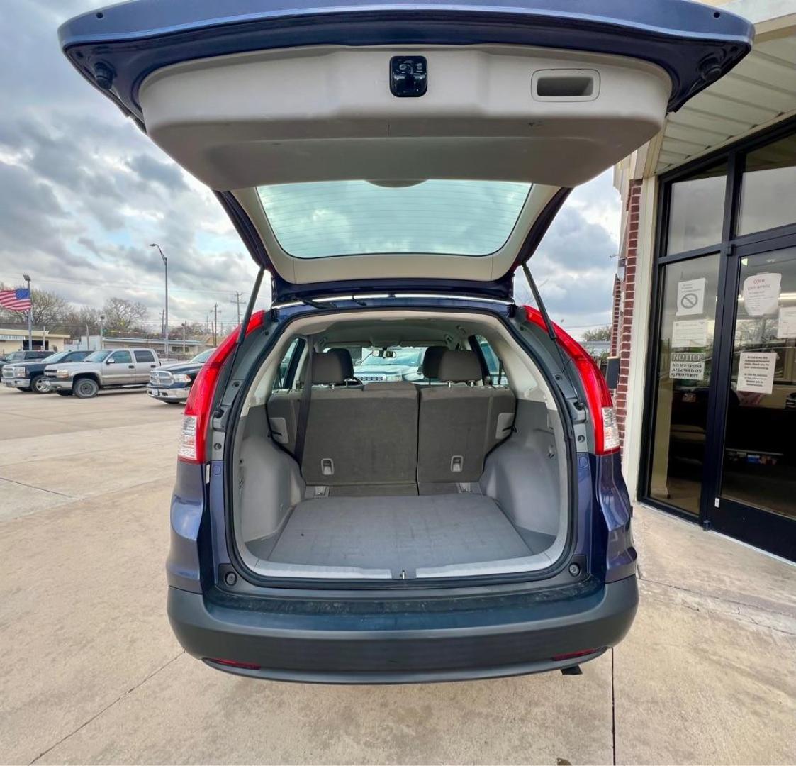 2013 Blue HONDA CR-V LX (3CZRM3H33DG) with an 2.4L engine, Automatic transmission, located at 4415 NE 28th St, Haltom City, TX, 76117, (817) 222-9334, 32.795322, -97.280937 - Photo#6