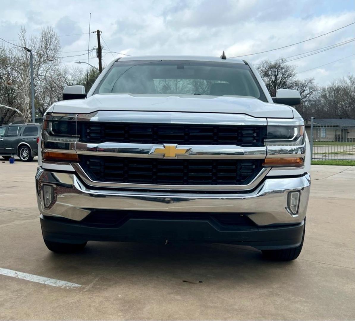 2016 White CHEVROLET SILVERADO 1500 LT (3GCPCREC1GG) with an 5.3L engine, Automatic transmission, located at 4415 NE 28th St, Haltom City, TX, 76117, (817) 222-9334, 32.795322, -97.280937 - Photo#1