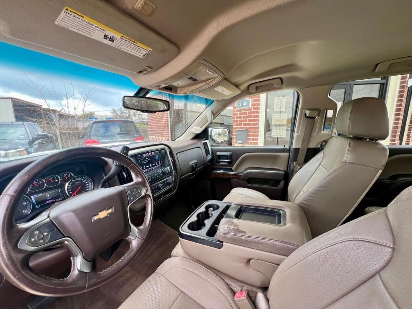 2016 White CHEVROLET SILVERADO 1500 LT (3GCPCREC1GG) with an 5.3L engine, Automatic transmission, located at 4415 NE 28th St, Haltom City, TX, 76117, (817) 222-9334, 32.795322, -97.280937 - Photo#6