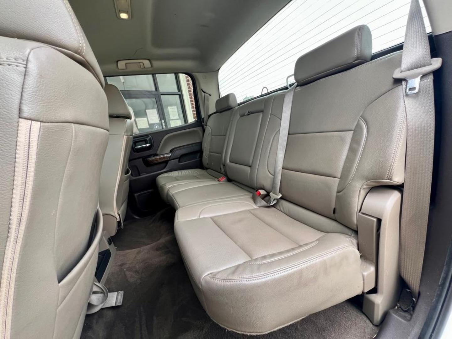 2016 White CHEVROLET SILVERADO 1500 LT (3GCPCREC1GG) with an 5.3L engine, Automatic transmission, located at 4415 NE 28th St, Haltom City, TX, 76117, (817) 222-9334, 32.795322, -97.280937 - Photo#10