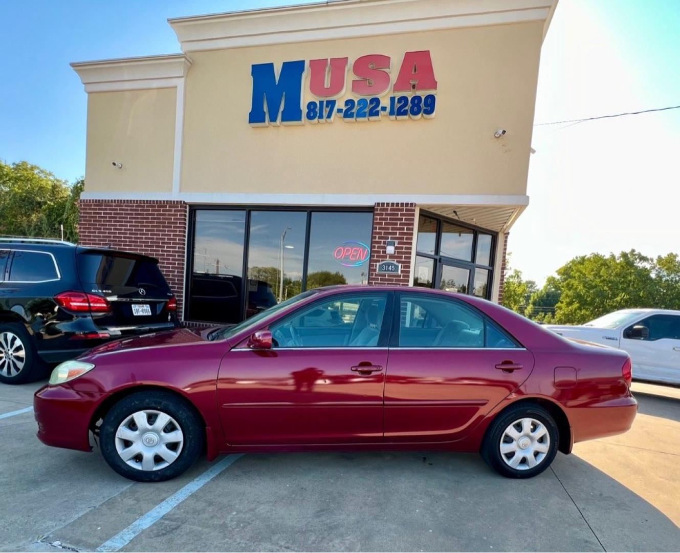 2004 Red TOYOTA CAMRY LE (4T1BE32K84U) with an 2.4L engine, Automatic transmission, located at 4415 NE 28th St, Haltom City, TX, 76117, (817) 222-9334, 32.795322, -97.280937- Photo#2
