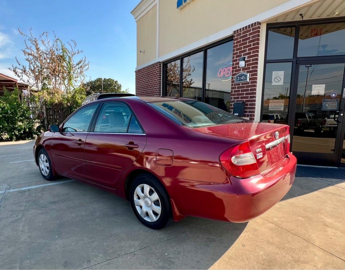 2004 Red TOYOTA CAMRY LE (4T1BE32K84U) with an 2.4L engine, Automatic transmission, located at 4415 NE 28th St, Haltom City, TX, 76117, (817) 222-9334, 32.795322, -97.280937- Photo#3