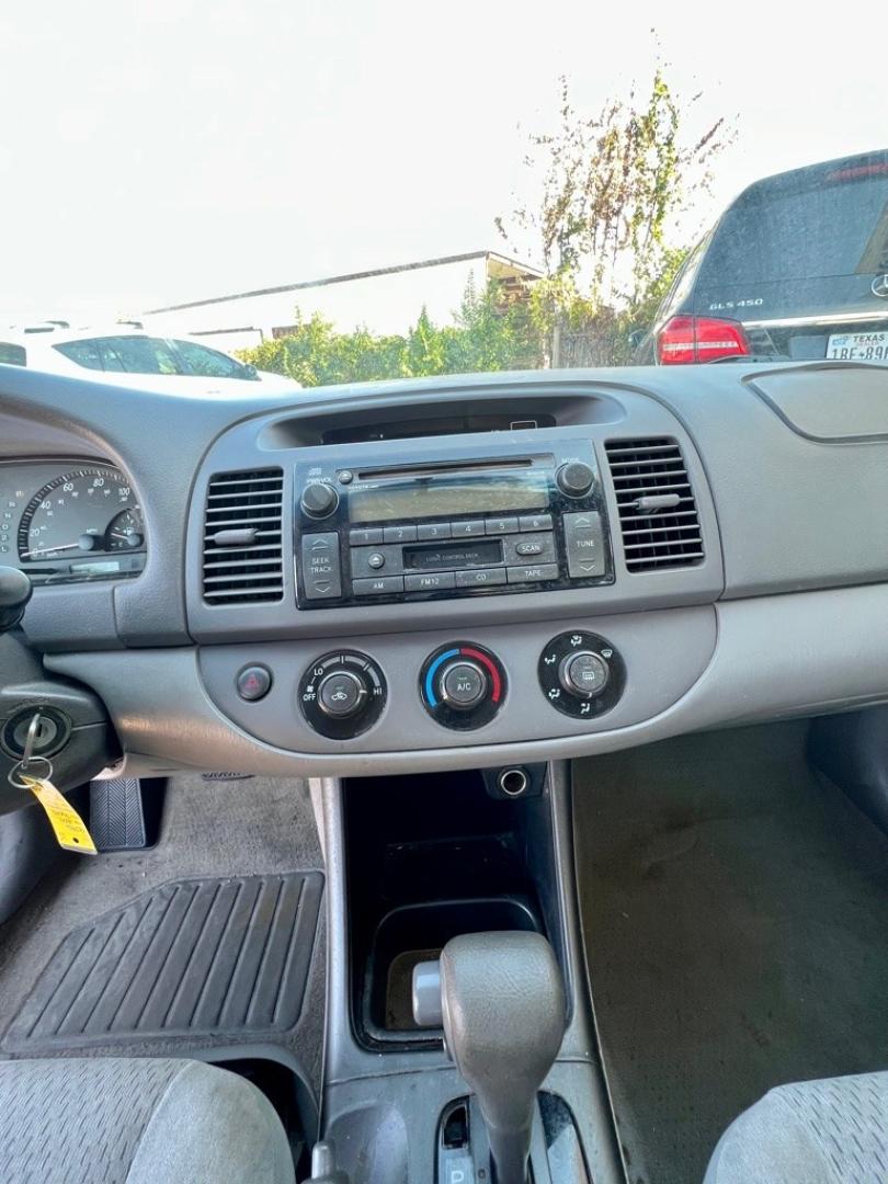 2004 Red TOYOTA CAMRY LE (4T1BE32K84U) with an 2.4L engine, Automatic transmission, located at 4415 NE 28th St, Haltom City, TX, 76117, (817) 222-9334, 32.795322, -97.280937- Photo#10