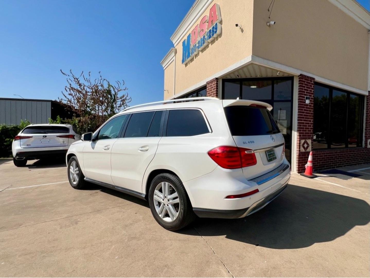 2013 White MERCEDES-BENZ GL 450 4MATIC (4JGDF7CE0DA) with an 4.6L engine, Automatic transmission, located at 4415 NE 28th St, Haltom City, TX, 76117, (817) 222-9334, 32.795322, -97.280937- Photo#3