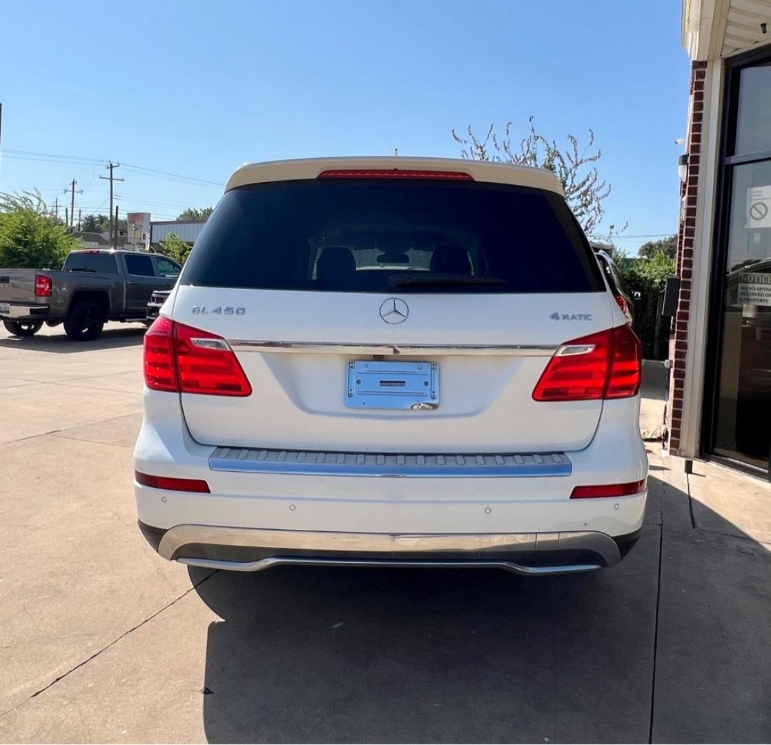 2013 White MERCEDES-BENZ GL 450 4MATIC (4JGDF7CE0DA) with an 4.6L engine, Automatic transmission, located at 4415 NE 28th St, Haltom City, TX, 76117, (817) 222-9334, 32.795322, -97.280937- Photo#4