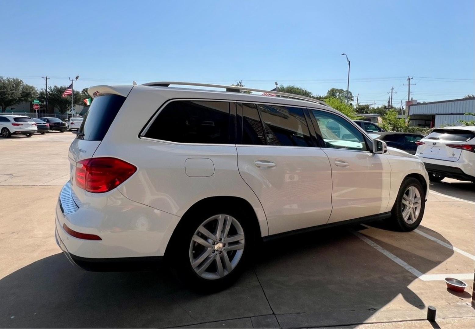 2013 White MERCEDES-BENZ GL 450 4MATIC (4JGDF7CE0DA) with an 4.6L engine, Automatic transmission, located at 4415 NE 28th St, Haltom City, TX, 76117, (817) 222-9334, 32.795322, -97.280937- Photo#6