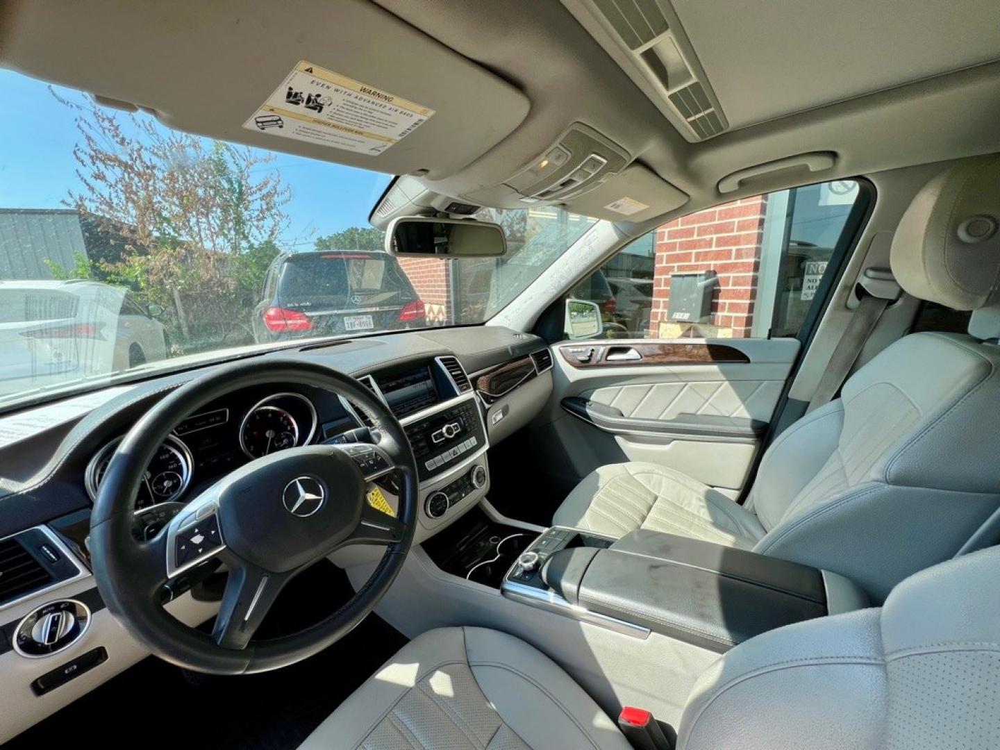 2013 White MERCEDES-BENZ GL 450 4MATIC (4JGDF7CE0DA) with an 4.6L engine, Automatic transmission, located at 4415 NE 28th St, Haltom City, TX, 76117, (817) 222-9334, 32.795322, -97.280937- Photo#7