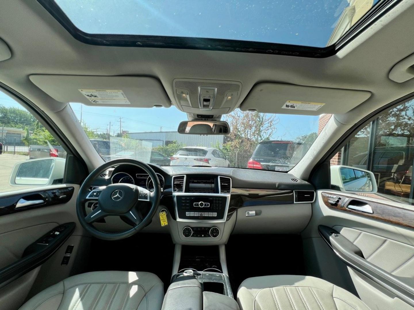 2013 White MERCEDES-BENZ GL 450 4MATIC (4JGDF7CE0DA) with an 4.6L engine, Automatic transmission, located at 4415 NE 28th St, Haltom City, TX, 76117, (817) 222-9334, 32.795322, -97.280937- Photo#8