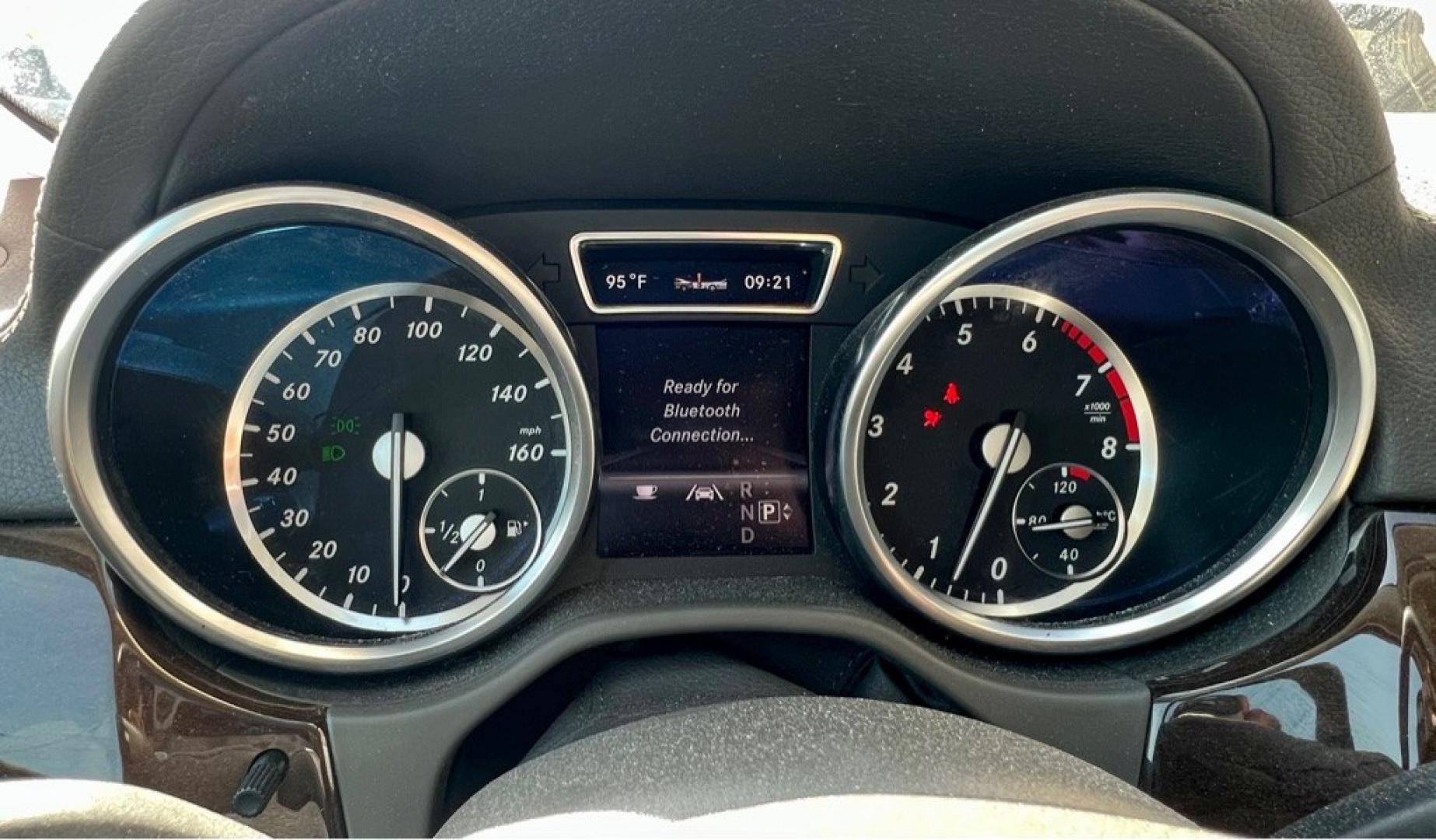 2013 White MERCEDES-BENZ GL 450 4MATIC (4JGDF7CE0DA) with an 4.6L engine, Automatic transmission, located at 4415 NE 28th St, Haltom City, TX, 76117, (817) 222-9334, 32.795322, -97.280937- Photo#9