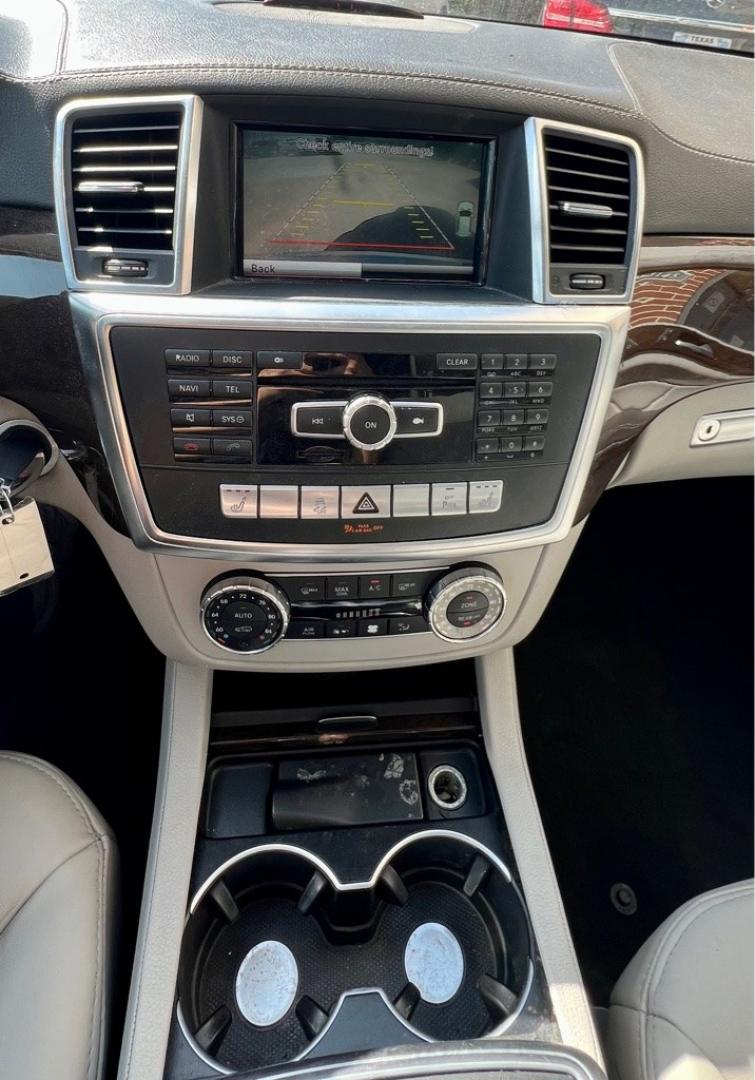 2013 White MERCEDES-BENZ GL 450 4MATIC (4JGDF7CE0DA) with an 4.6L engine, Automatic transmission, located at 4415 NE 28th St, Haltom City, TX, 76117, (817) 222-9334, 32.795322, -97.280937- Photo#10