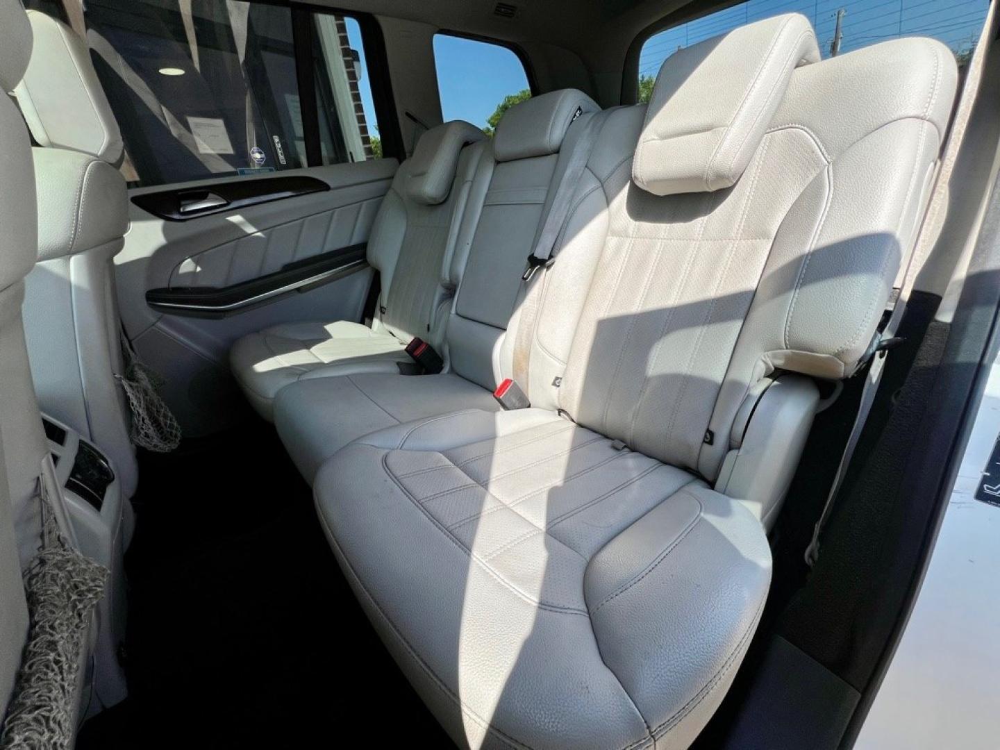 2013 White MERCEDES-BENZ GL 450 4MATIC (4JGDF7CE0DA) with an 4.6L engine, Automatic transmission, located at 4415 NE 28th St, Haltom City, TX, 76117, (817) 222-9334, 32.795322, -97.280937- Photo#12