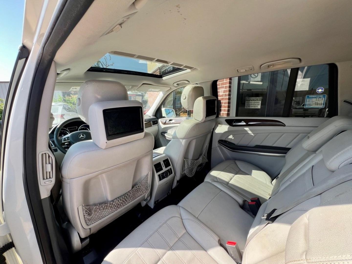 2013 White MERCEDES-BENZ GL 450 4MATIC (4JGDF7CE0DA) with an 4.6L engine, Automatic transmission, located at 4415 NE 28th St, Haltom City, TX, 76117, (817) 222-9334, 32.795322, -97.280937- Photo#13
