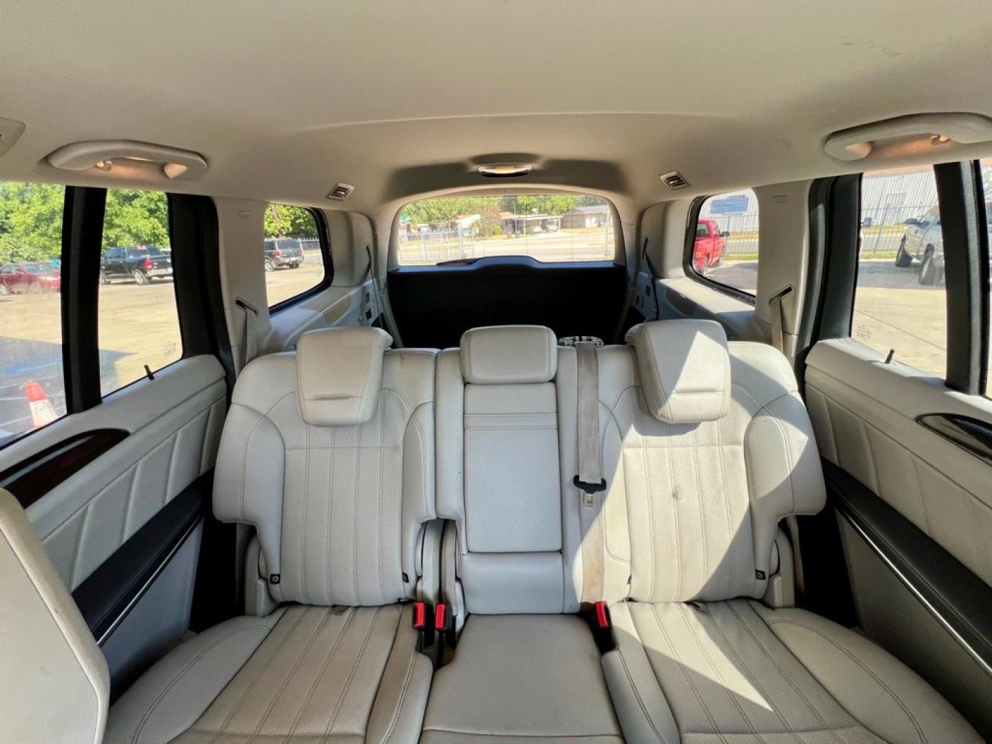 2013 White MERCEDES-BENZ GL 450 4MATIC (4JGDF7CE0DA) with an 4.6L engine, Automatic transmission, located at 4415 NE 28th St, Haltom City, TX, 76117, (817) 222-9334, 32.795322, -97.280937- Photo#14