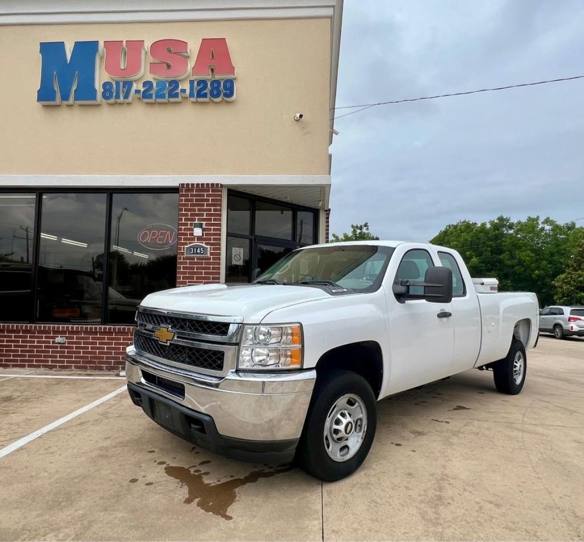 2012 White CHEVROLET SILVERADO 2500 HEAVY DUTY (1GC2CVCG9CZ) with an 6.0L engine, Automatic transmission, located at 4415 NE 28th St, Haltom City, TX, 76117, (817) 222-9334, 32.795322, -97.280937 - Photo#0