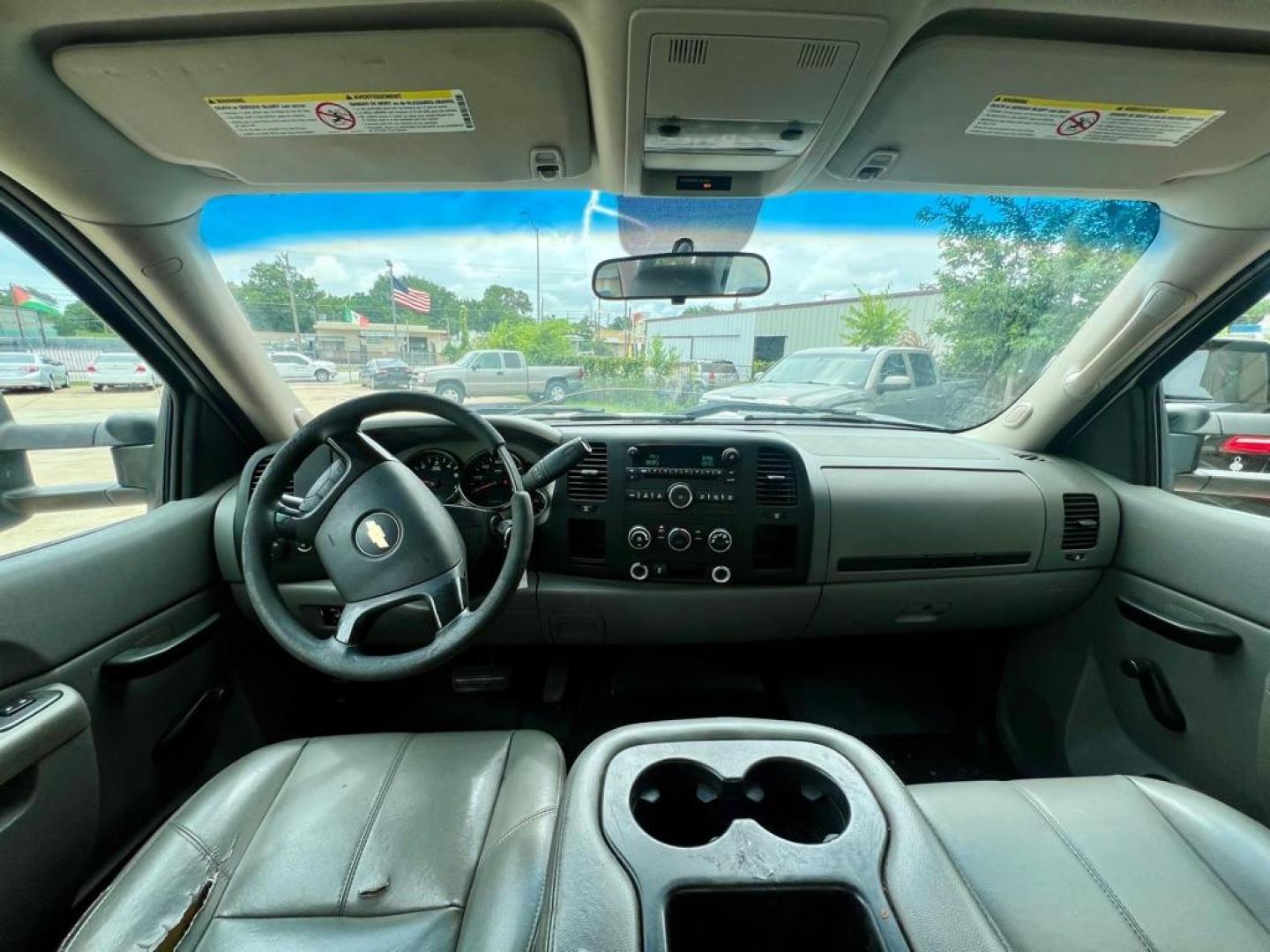 2012 White CHEVROLET SILVERADO 2500 HEAVY DUTY (1GC2CVCG9CZ) with an 6.0L engine, Automatic transmission, located at 4415 NE 28th St, Haltom City, TX, 76117, (817) 222-9334, 32.795322, -97.280937 - Photo#7