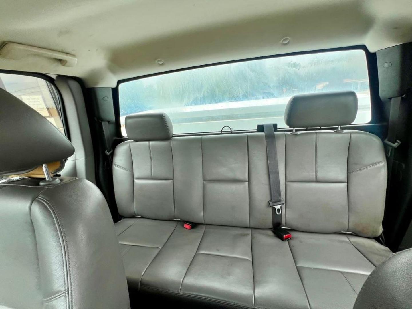 2012 White CHEVROLET SILVERADO 2500 HEAVY DUTY (1GC2CVCG9CZ) with an 6.0L engine, Automatic transmission, located at 4415 NE 28th St, Haltom City, TX, 76117, (817) 222-9334, 32.795322, -97.280937 - Photo#8